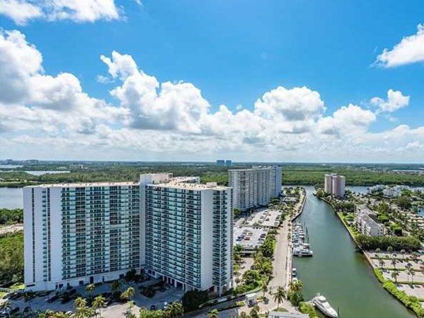 La Perla Condos for Sale and Rent in Sunny Isles Beach, Florida. Sunny  Isles Real Estate